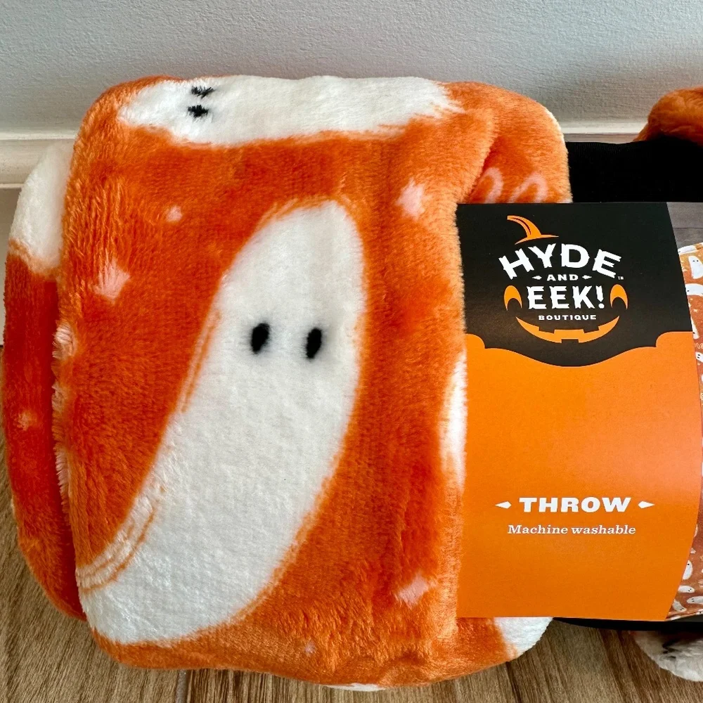 Halloween Ghost Printed Plush Throw Blanket Orange/Ivory - Hyde & EEK!